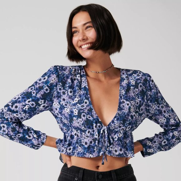 Sunday Best New Cropped Tie-Front Blouse - Picture 2 of 2